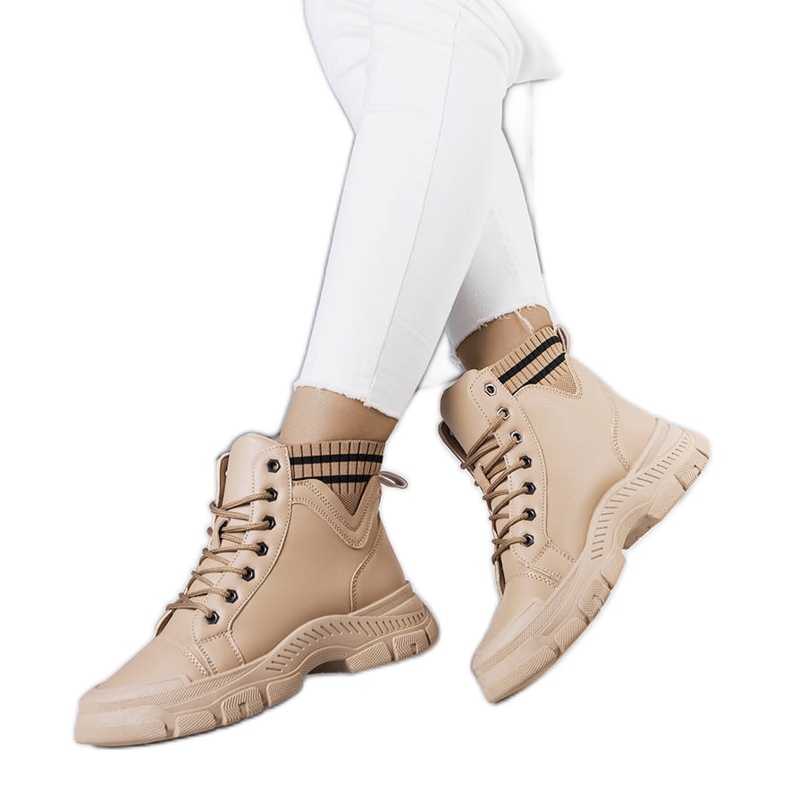 Innes beige isolierte Stiefel
