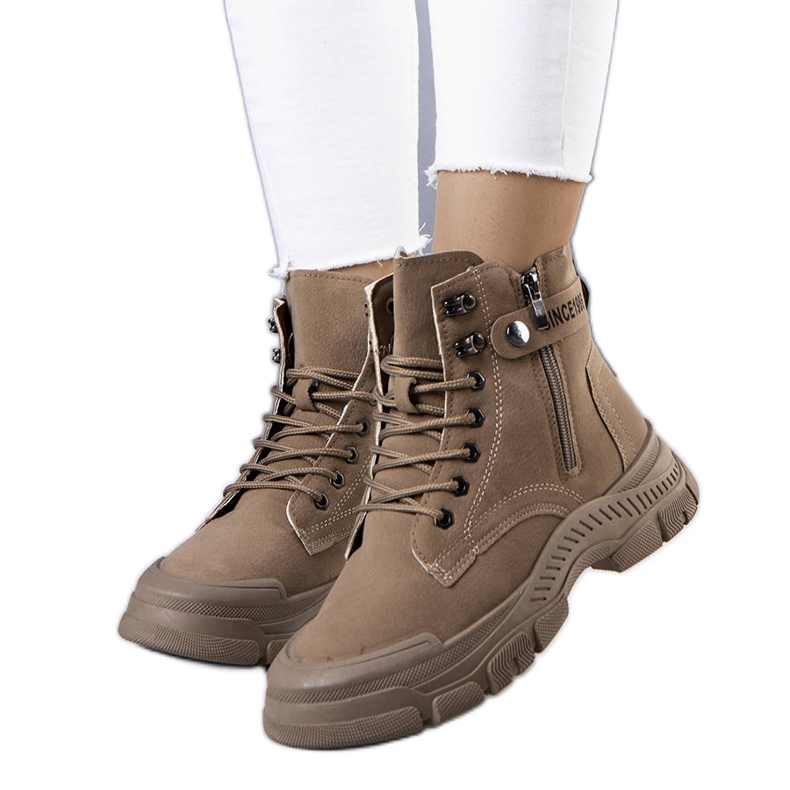 Braune isolierte Stiefel aus Öko-Wildleder von Pirangi beige