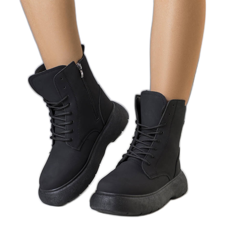 Schwarz gefütterte Stiefel von Neile