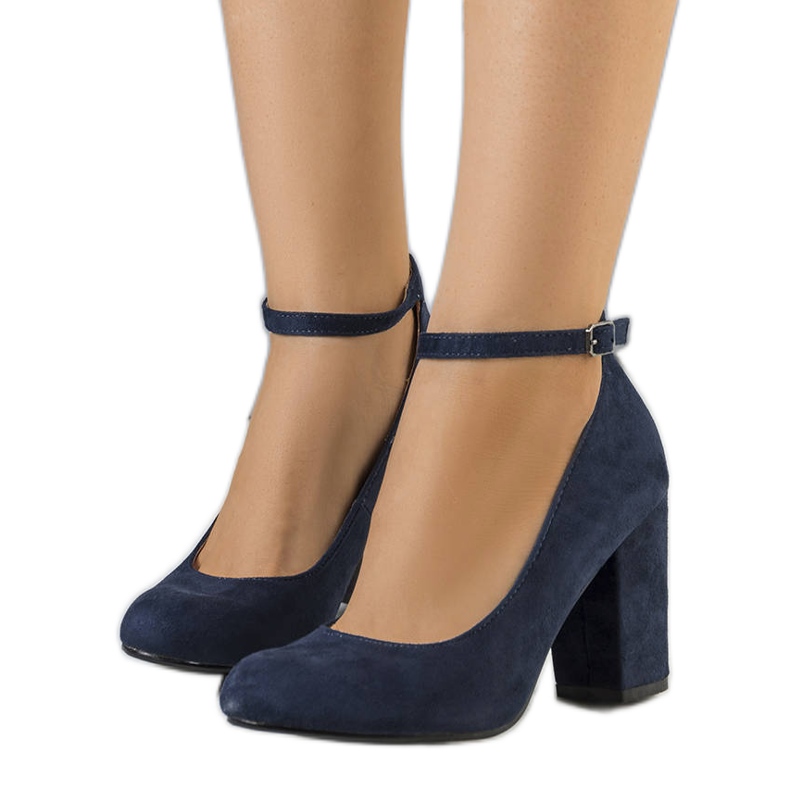 Marineblaue Pumps mit Gürtel von Norrie