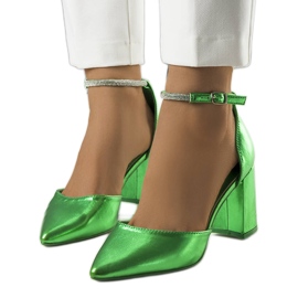 Grüne Pumps mit Zirkonia von Leighton