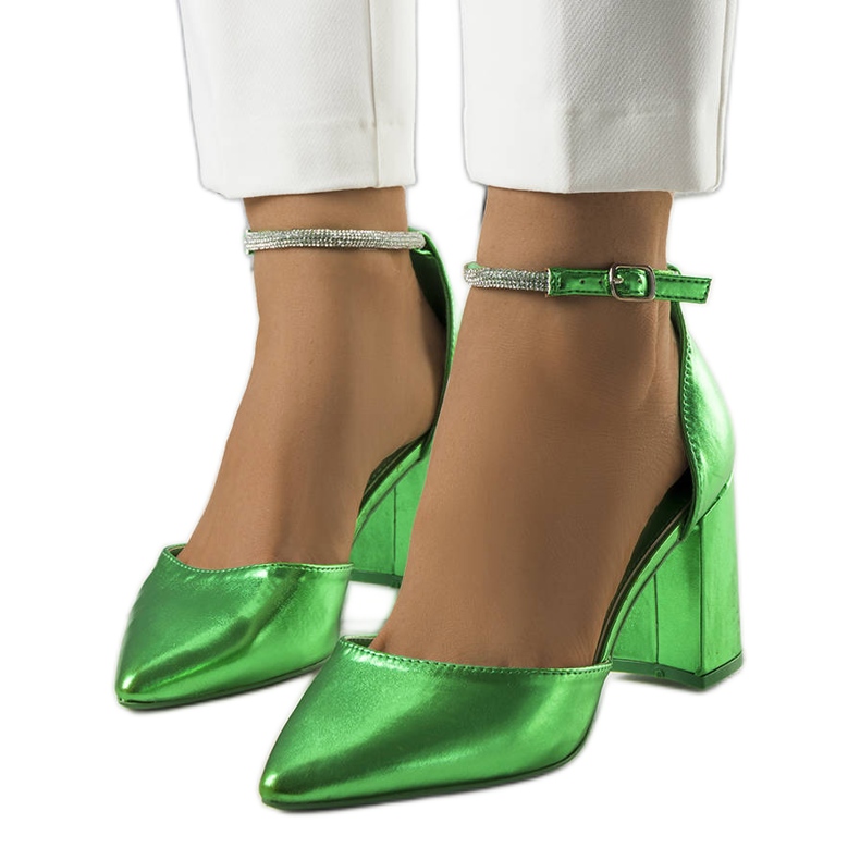 Grüne Pumps mit Zirkonia von Leighton