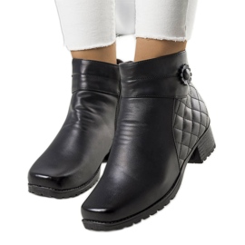 BM Schwarze isolierte Stiefel von Larry