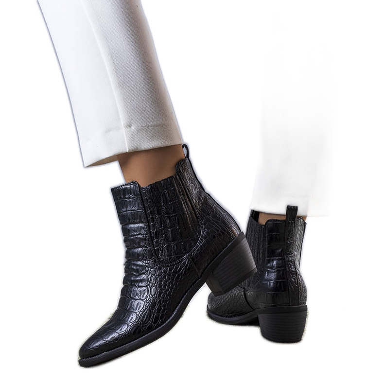 BM Schwarze isolierte Fedot-Stiefel