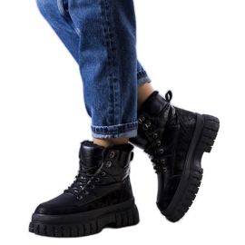 Schwarze isolierte Schneestiefel von Ozero