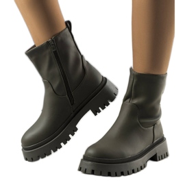 Basilgrüne isolierte Stiefel