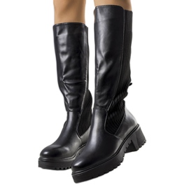 Schwarze Mishin isolierte Stiefel