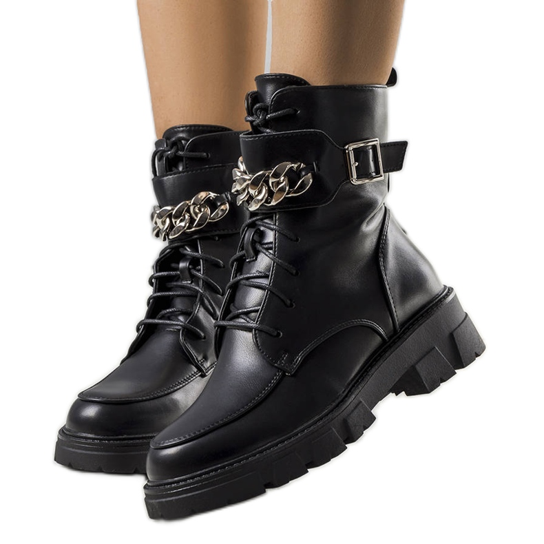 Schwarze isolierte Stiefel von Timur