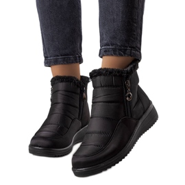 Schwarze isolierte Schneestiefel mit Fell von Blen