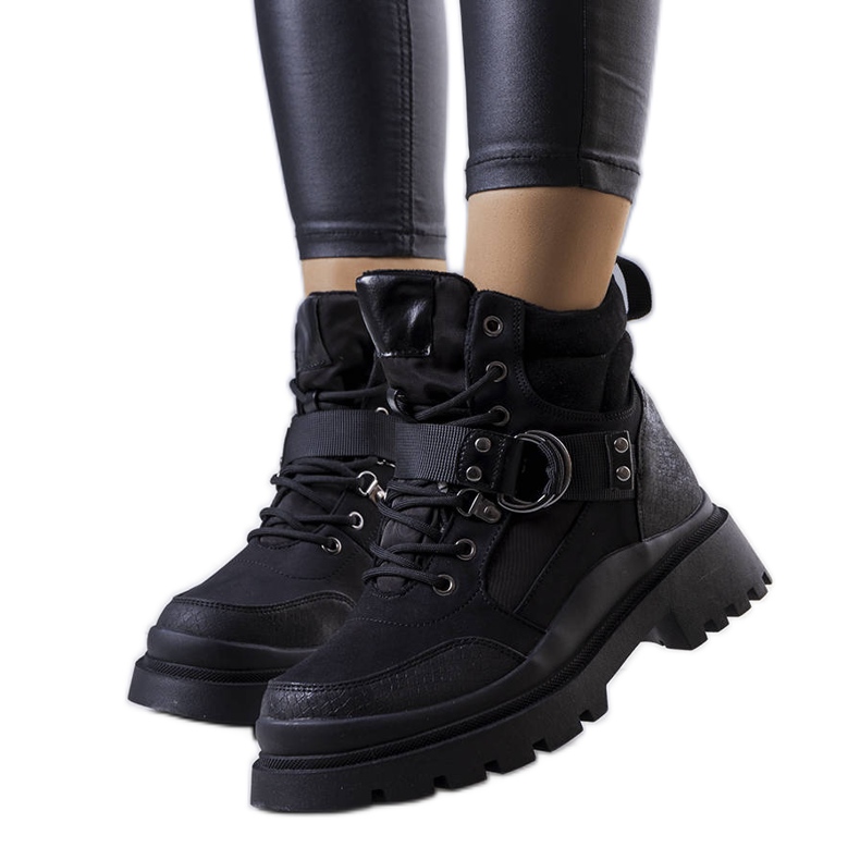 PA1 Schwarze isolierte Stiefel von Zakira