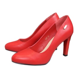 Pumps auf dem postroten Sergio Leone