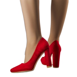 BM Emmas rote Pumps mit hohen Absätzen