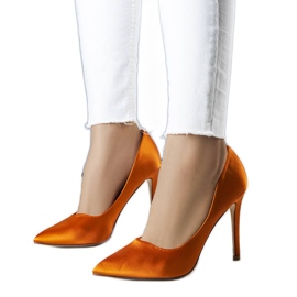 Orangefarbene Pumps aus Satin von Lochlan