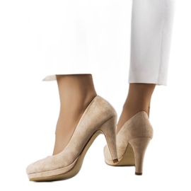 Beige Pumps mit hohem Absatz von Trofi
