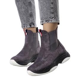 PA1 Graue isolierte Stiefel von Takani