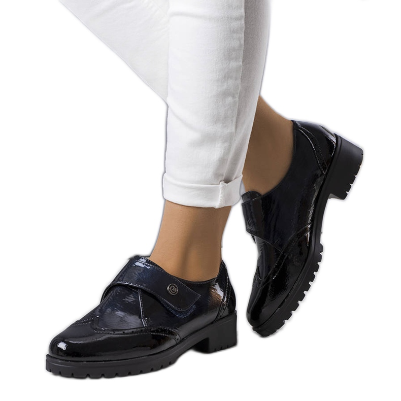 Marineblau lackierte Schuhe von Bateli schwarz