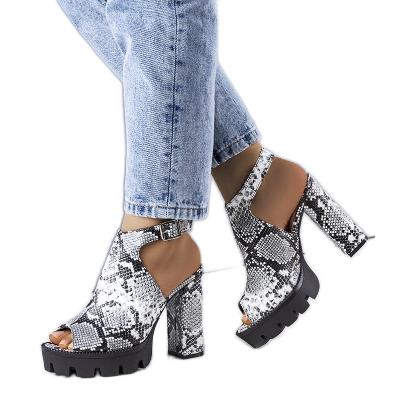 BM Graue Sandalen mit Blockabsatz von Giuliana