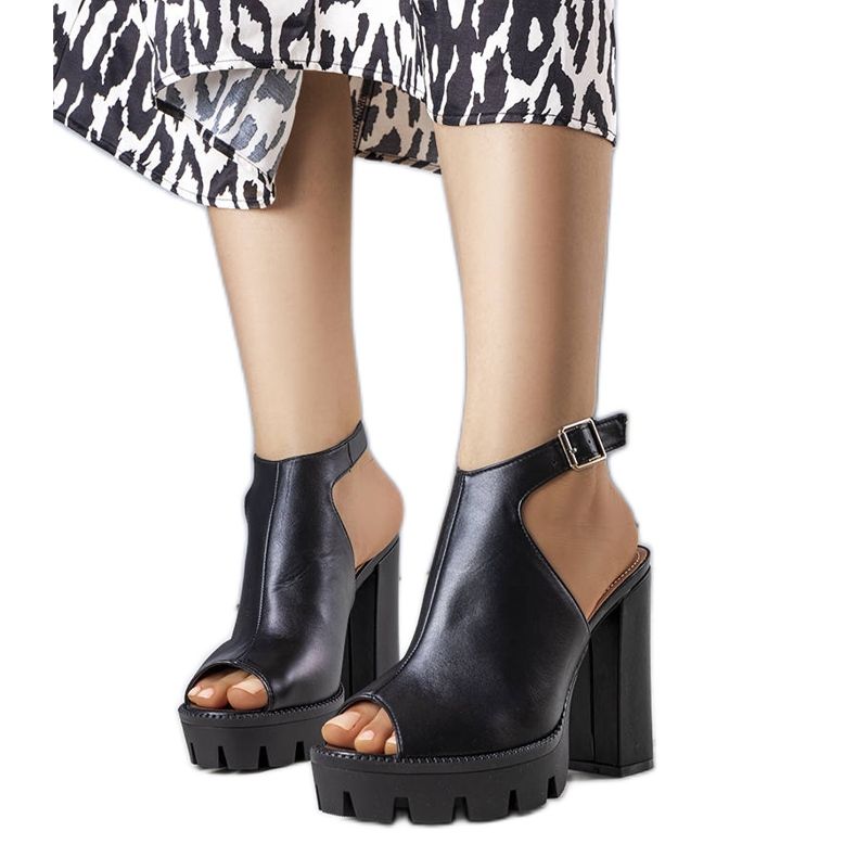 Schwarze Sandalen von Giuliana