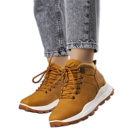 Braune isolierte Damenstiefel von Adleri