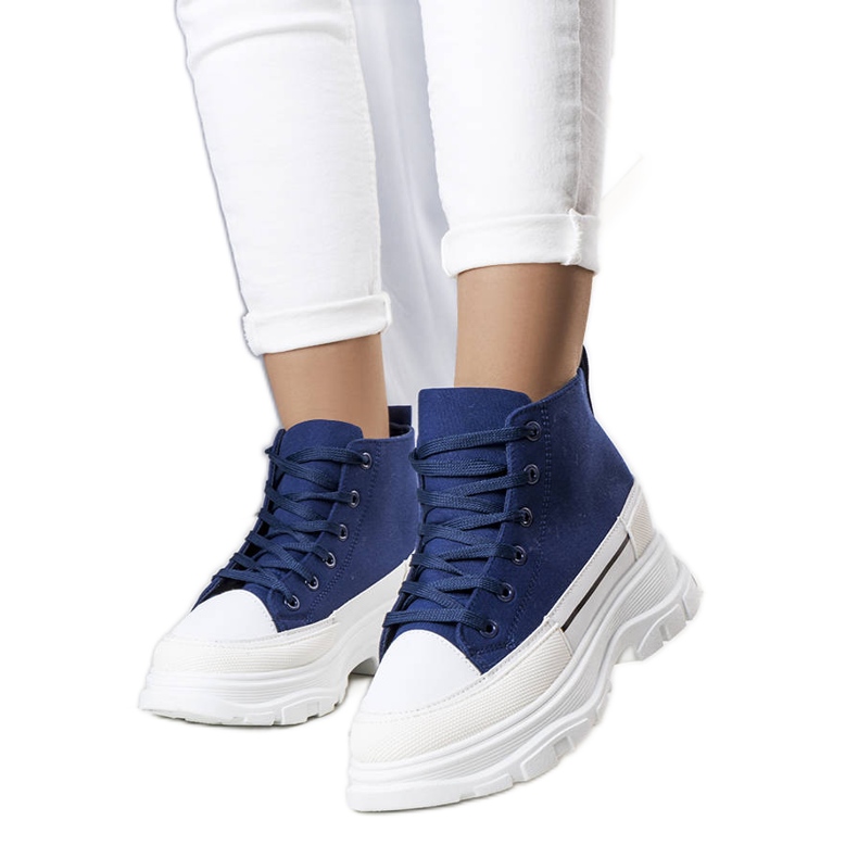 Marineblaue Sneaker mit hohem Plateau von Tillys