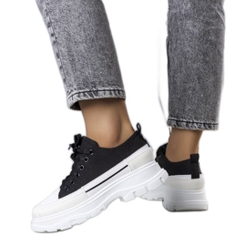 BM Schwarze Sneaker mit hohem Plateau von Lavaris