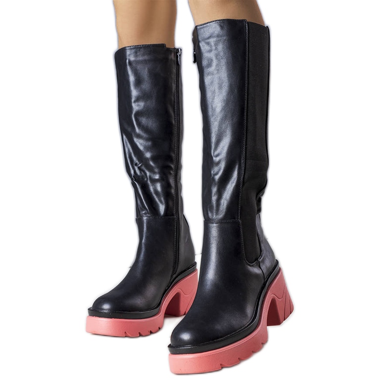 BM Schwarze Stiefel mit pinker Sohle von Charla