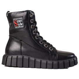 W. Potocki Arbeiterinnen auf der Shelovet-Plattform schwarz