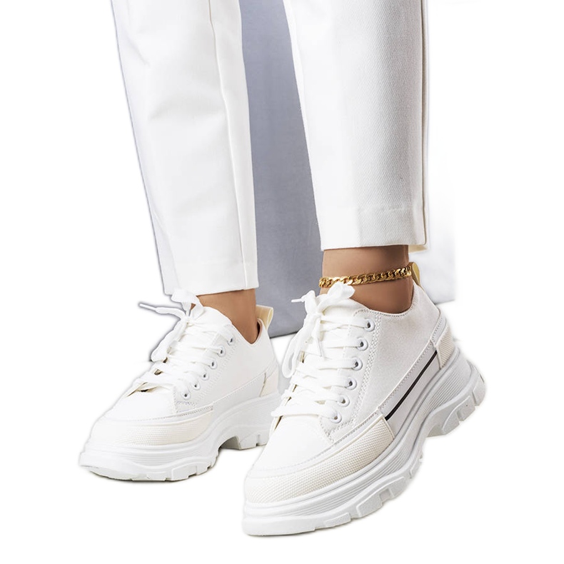 BM Weiße Sneaker mit hohem Plateau von Lavaris