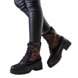 Schwarze isolierte Stiefel mit Fox-Einsätzen