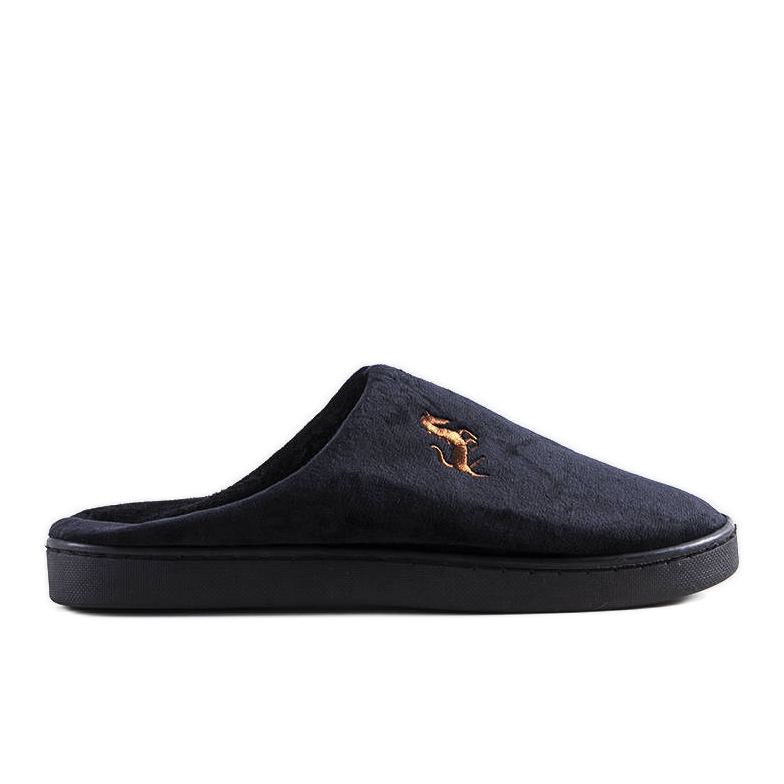 Drücken Sie die schwarzen Pantoffeln der Männer