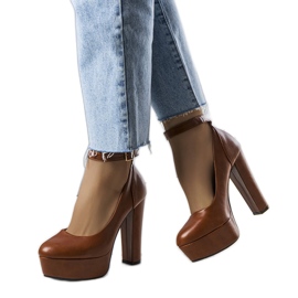 PA1 Braune Pumps mit hohem Absatz von Adela