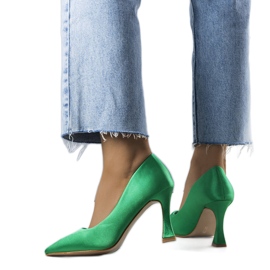 Grüne Pumps mit Sanduhrabsatz von Otto