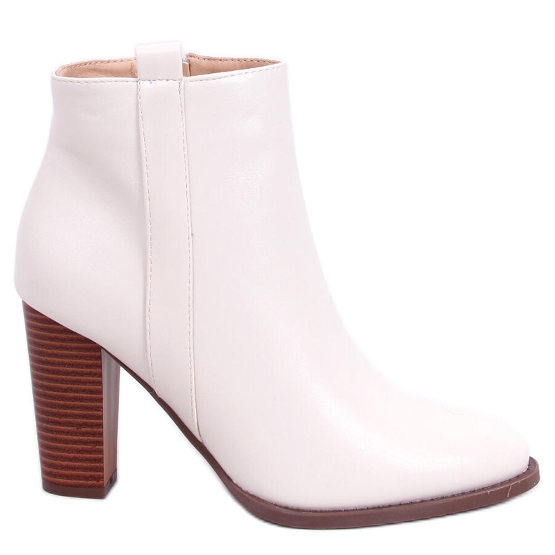 Klassische Stiefel auf der Post Alona Beige