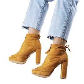 BM Camelfarbene Stiefel mit Absatz von Payto braun