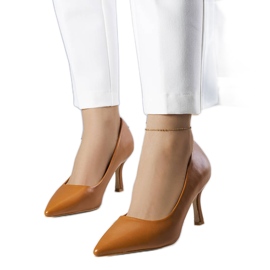 BM Braune Pumps mit niedrigem Absatz von Jayda