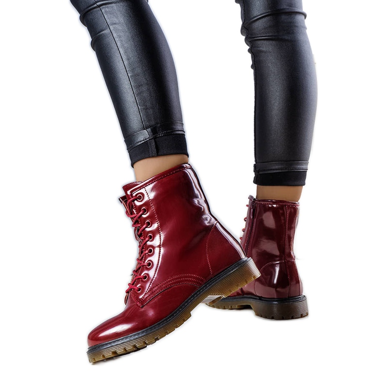 Rote Lackstiefel von Rhys