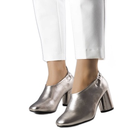 BM Silberne Stiefeletten von Tadeo