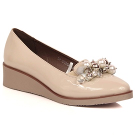 Beige lackierte Keilschuhe mit Perlen Potocki SZ12031