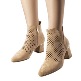 BM Beige Stiefeletten mit Lochmuster von Bernadette
