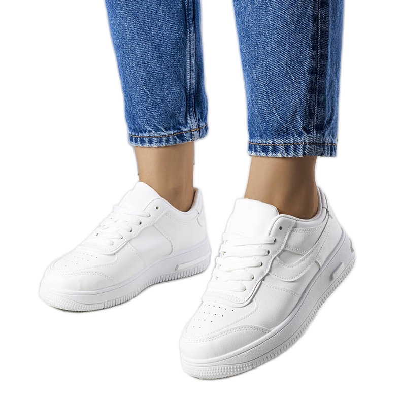 BM Weiße Sneaker auf dicker Sohle von Kim