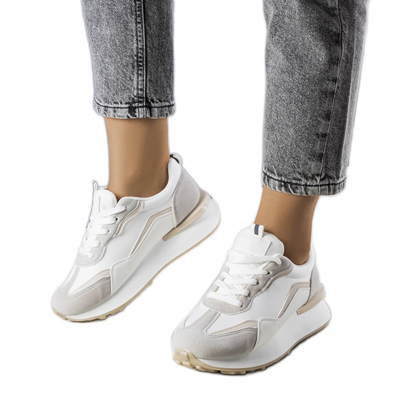 BM Graue Turnschuhe auf der Ada-Plattform beige