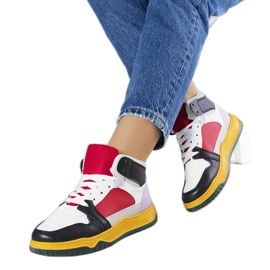 Schwarze und rote High-Top-Sneakers von Elizabeth weiß