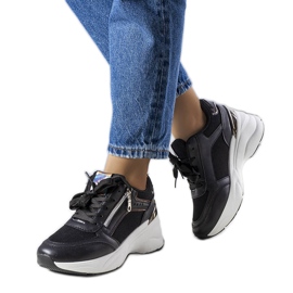 Schwarze Sneaker mit Keilabsatz von Stacey