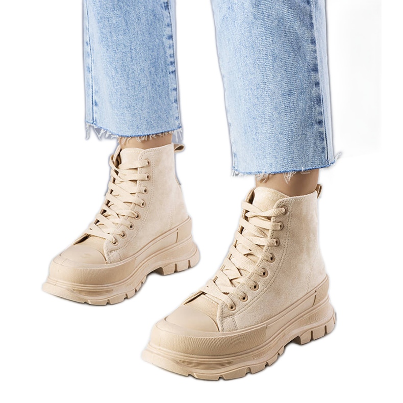 BM Beige High-Plateau-Sneakers von Gertrude