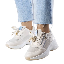 Beige Sneaker mit Keilabsatz von Stacey