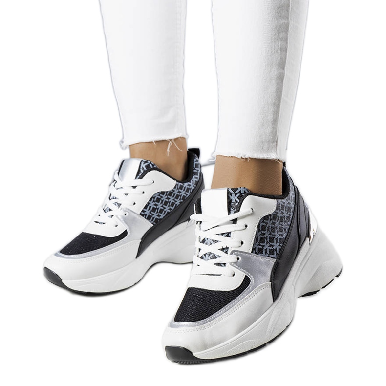 Schwarze Turnschuhe mit Lora-Monogramm