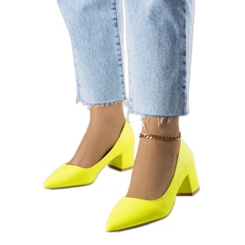 Gelbe Pumps mit Absatz von Gail