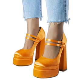 Orange Pumps mit hohen Absätzen von Lynn