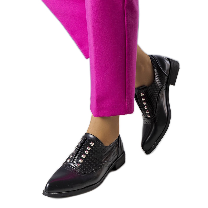 BM Schwarze durchbrochene Brogues mit Nieten von Erin