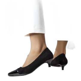 BM Schwarze Pumps aus Lackleder mit Entenkappe